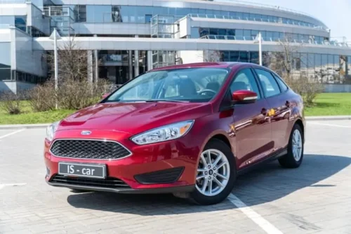Ford Focus 2018 Sedan - Прокат авто на сутки без водителя