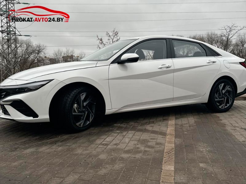 Hyundai Elantra 2024