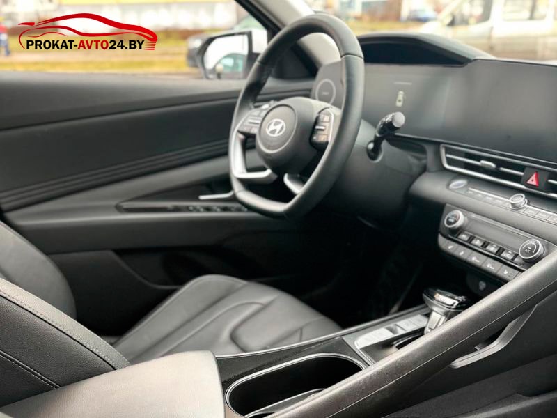 Hyundai Elantra 2024