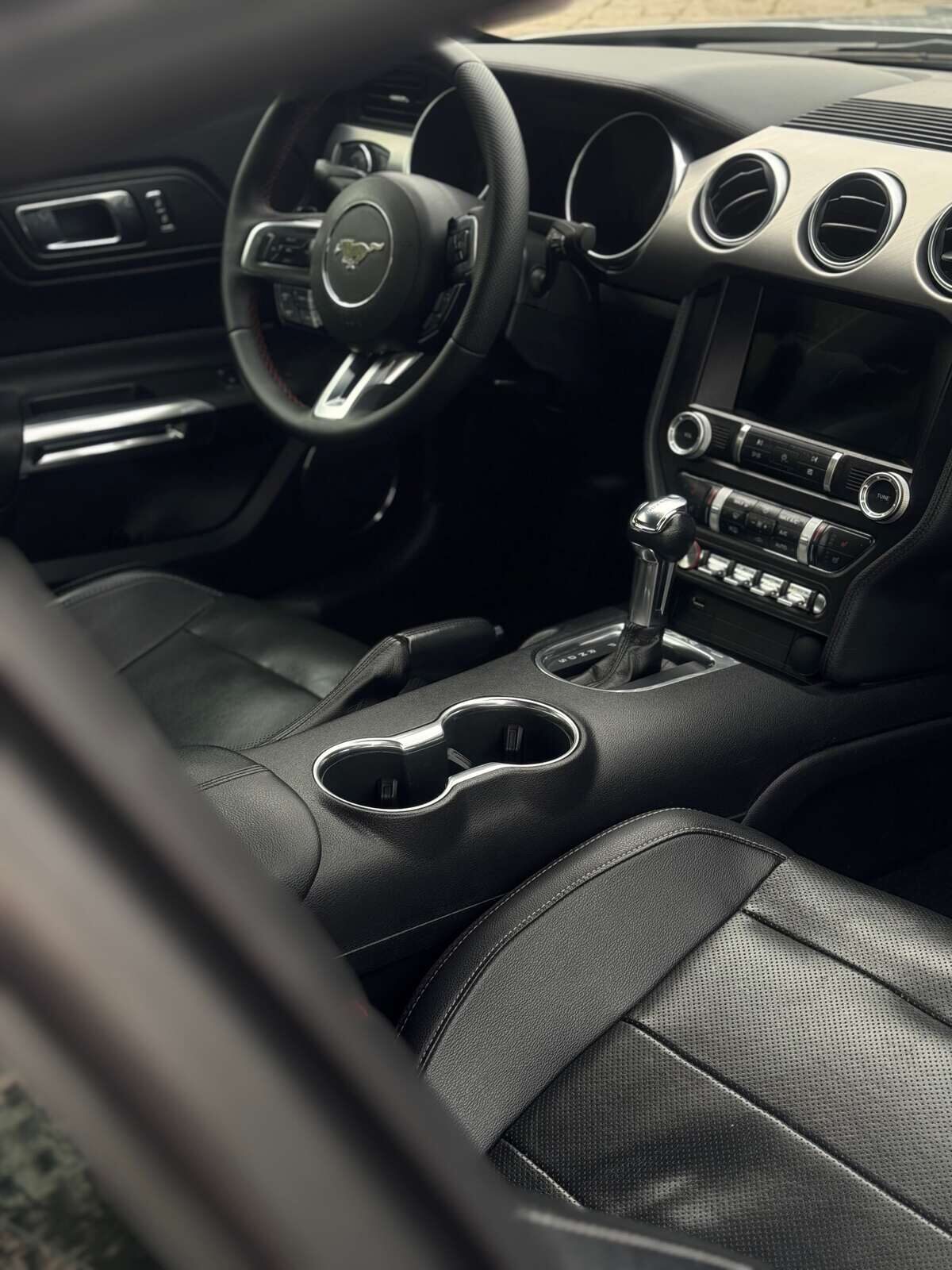 Ford Mustang Coupe Gray, 2020г