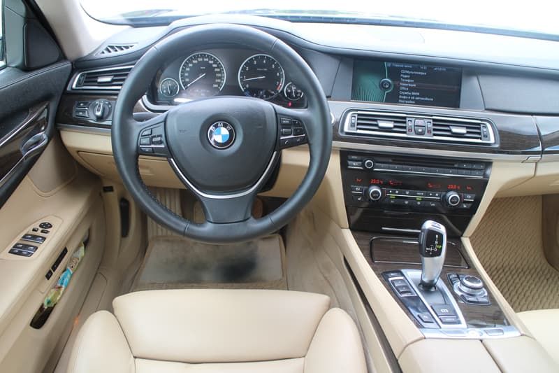 BMW 730