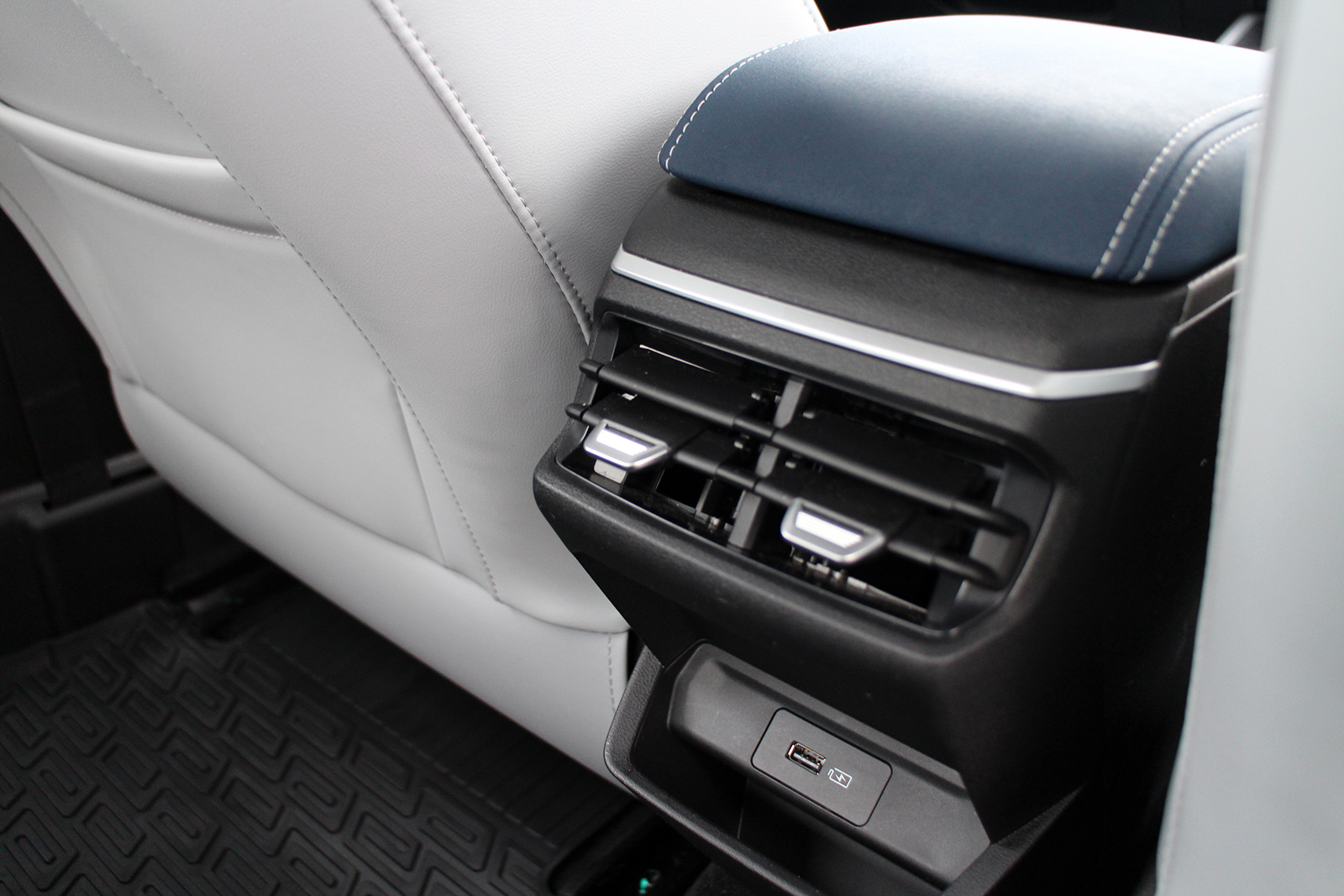 Geely Emgrand 2024