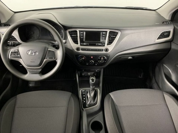 Hyundai Solaris (Accent) AT белый 2018