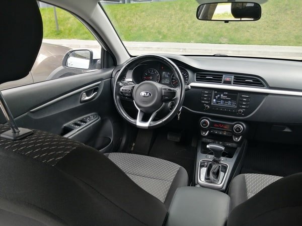 Kia Rio IV AT белый