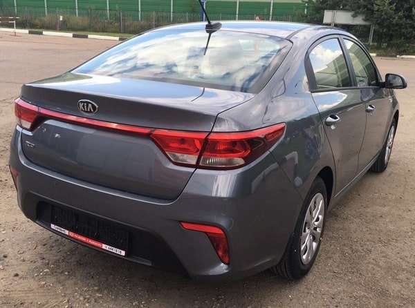Kia Rio IV AT темный металлик