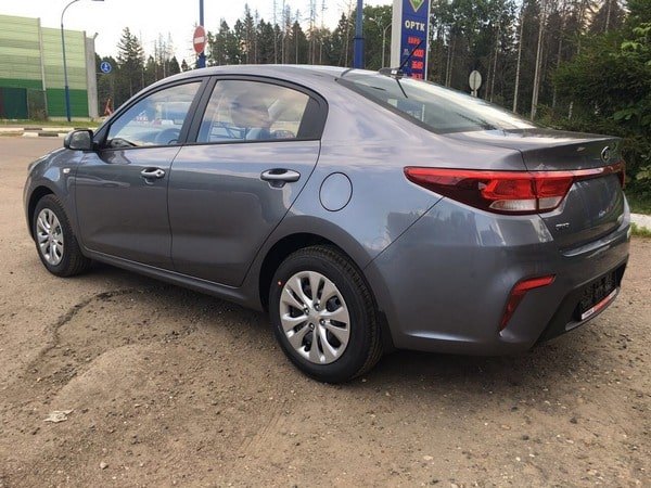 Kia Rio IV AT темный металлик
