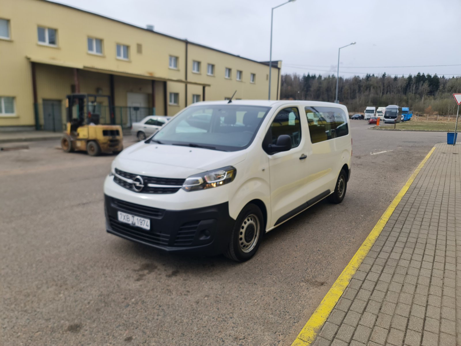OPEL VIVARO 2021 микроавтобус 9 мест