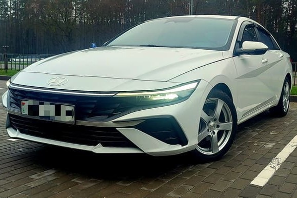 Hyundai Elantra AT