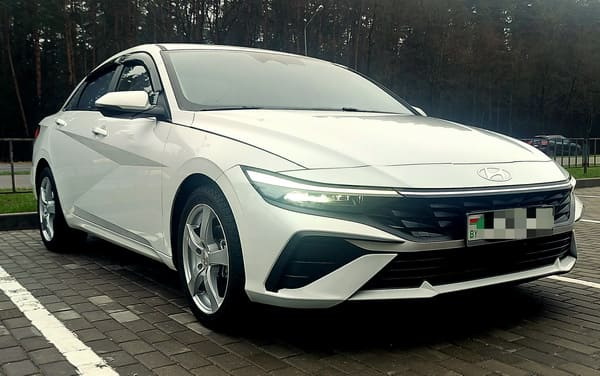 Hyundai Elantra AT